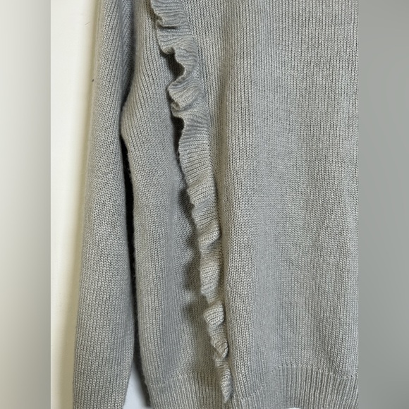 BCBGeneration Ruffle Sweater Grey Women’s Medium - Picture 2 of 7
